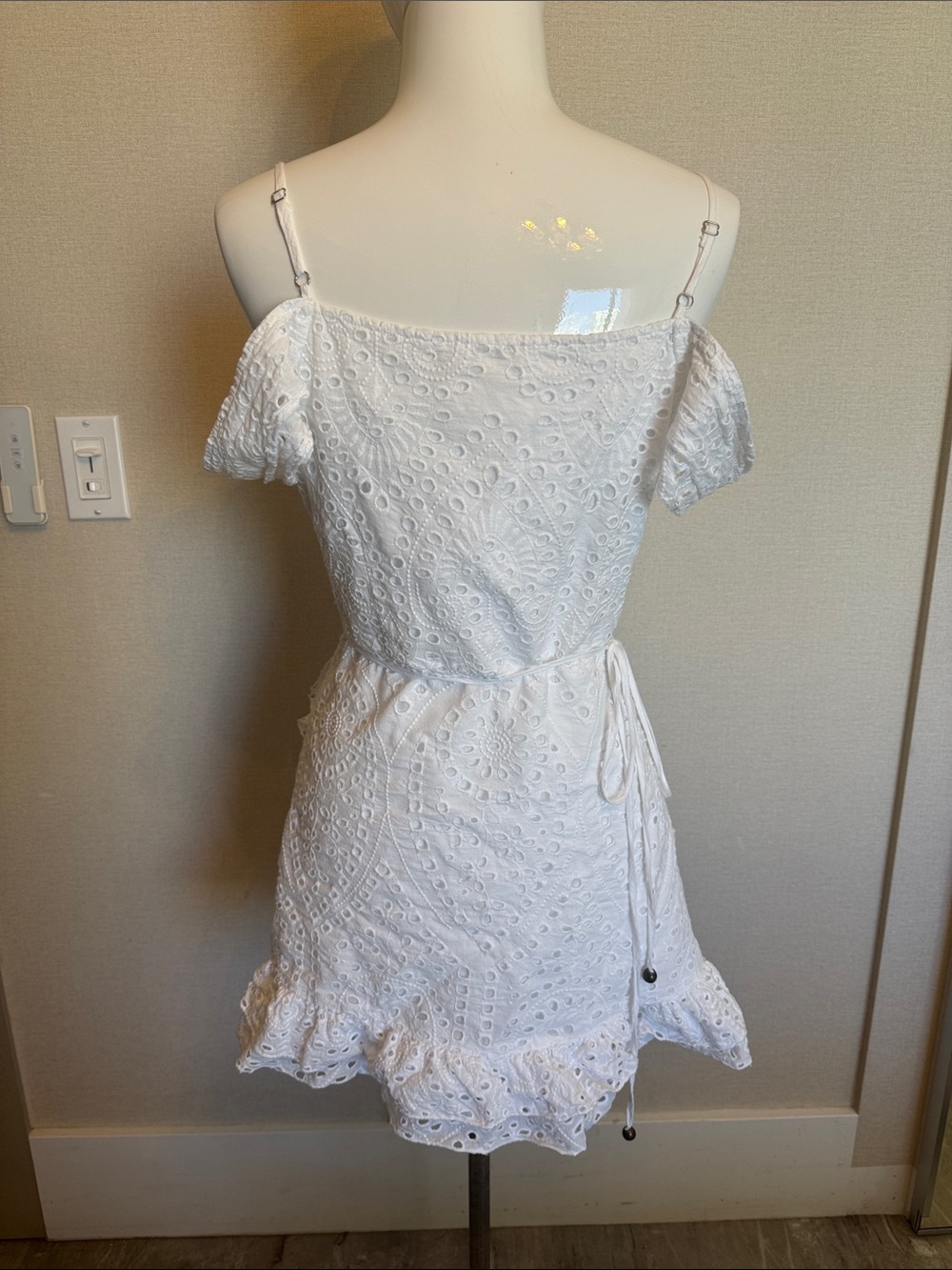 The Salty Label White Eyelet Ruffle Wrap Dress - M - Picture 5 of 7